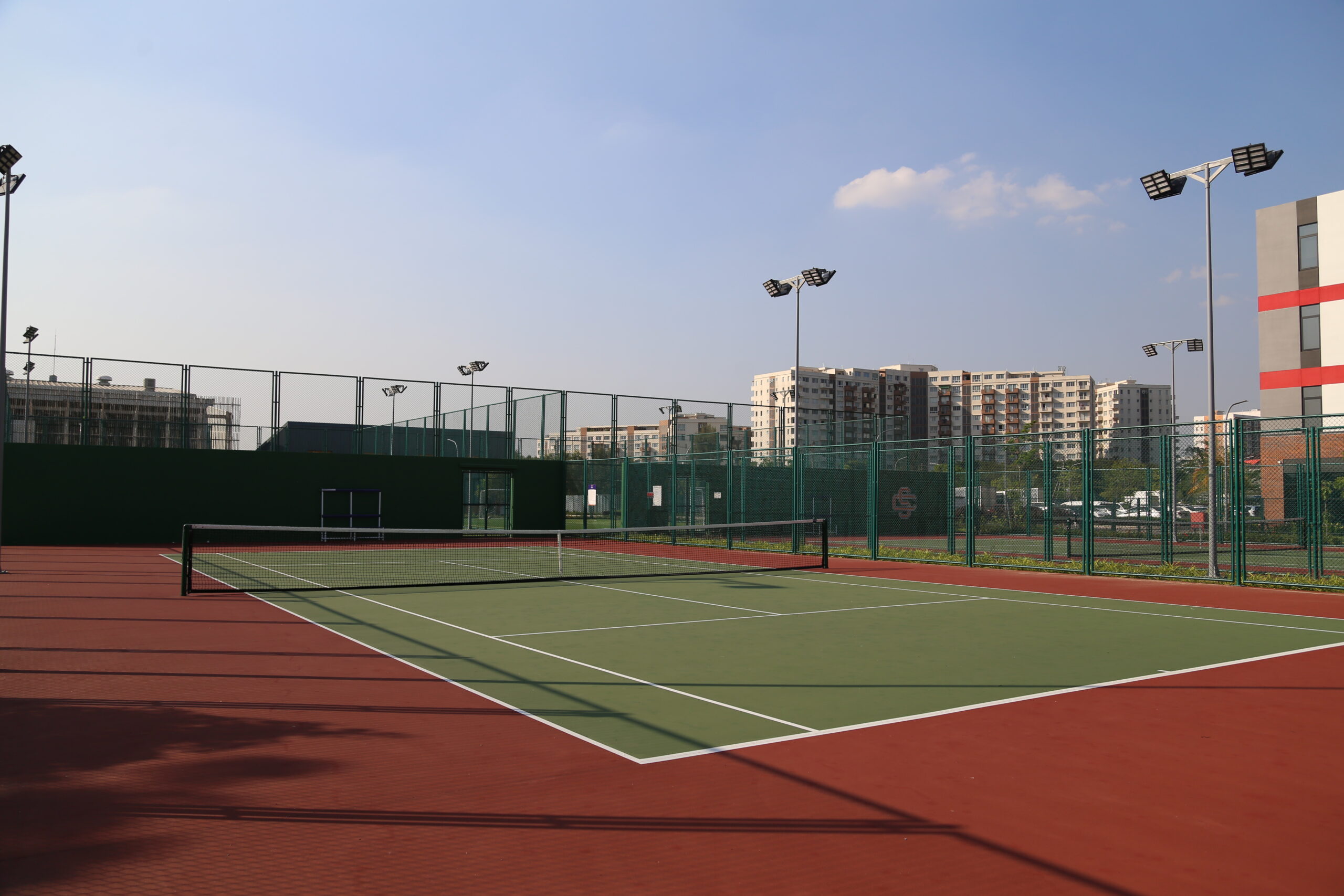 a picture of tennis court