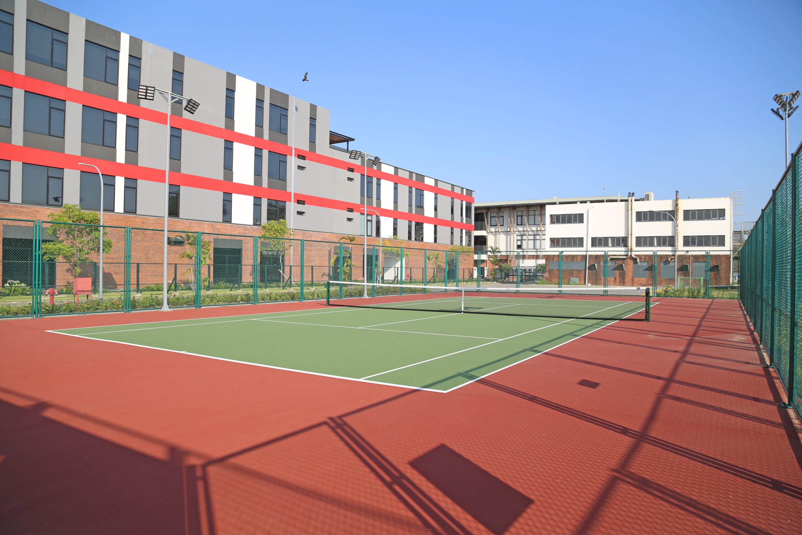 a picture of tennis court