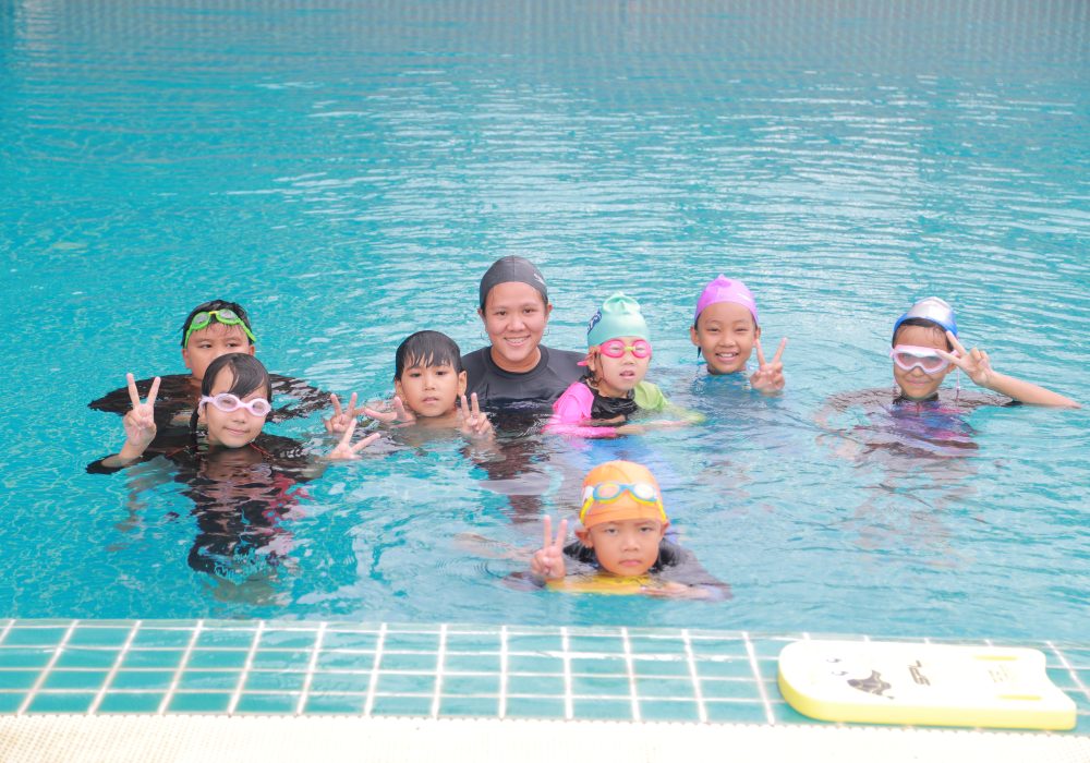 a group of kids in the pool